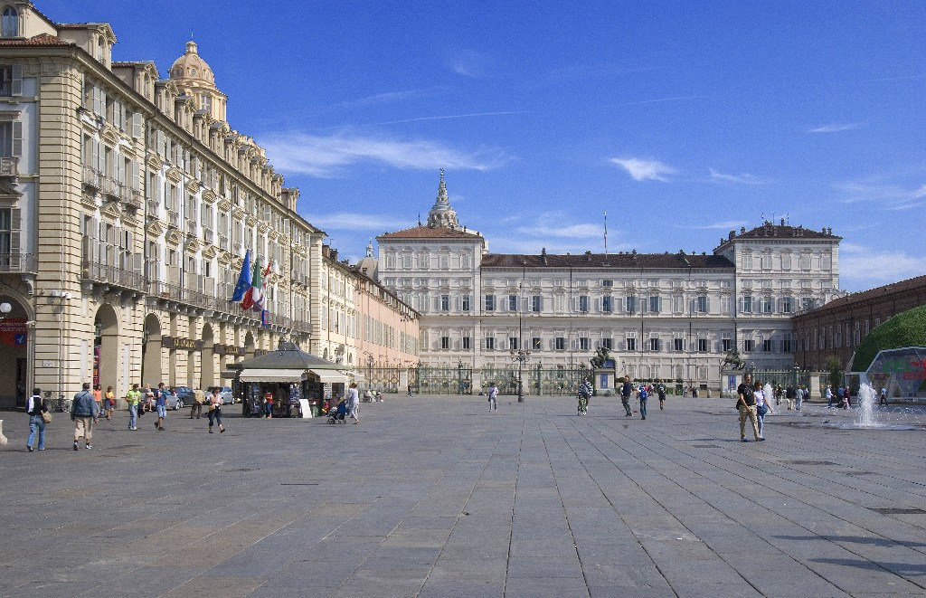 Inizio della giornata: Piazza Castello e il Palazzo Reale