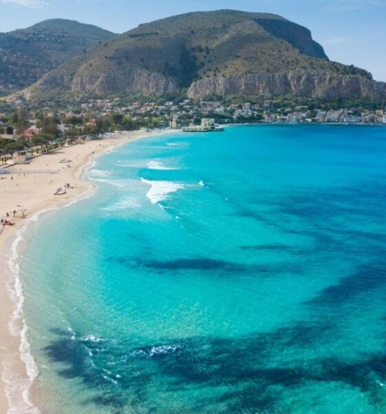 Spiaggia di Mondello: Paradiso costiero di Palermo